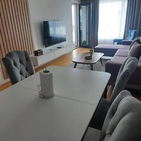 River Walk - Layan Apartment